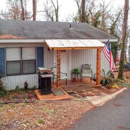 Paradise Cove Cabin With Boathouse And Dock Guntersville Exterior photo