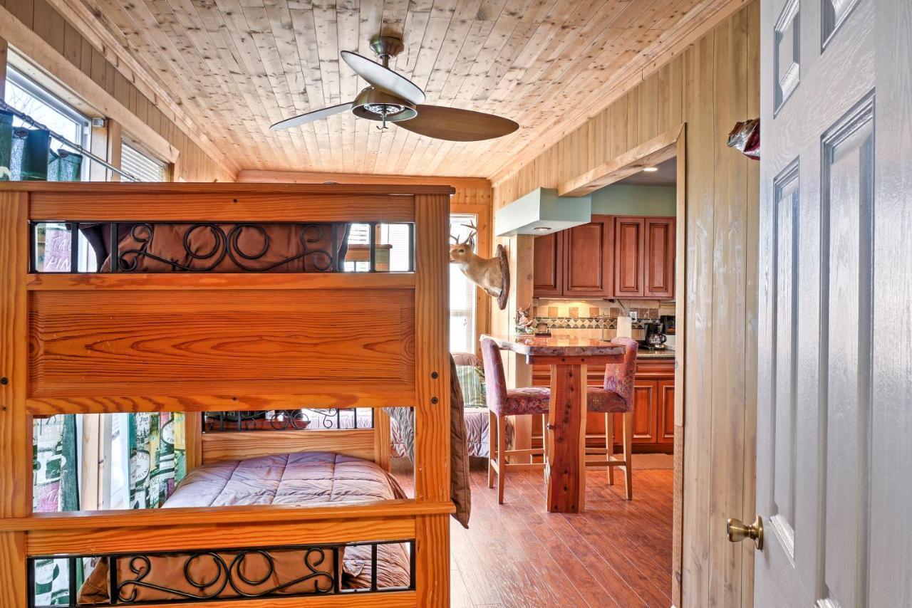 Paradise Cove Cabin With Boathouse And Dock Guntersville Exterior photo