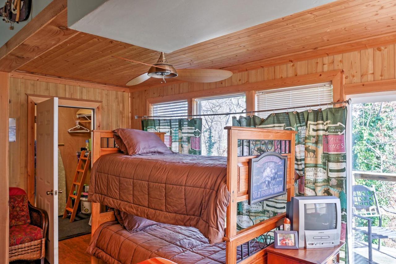 Paradise Cove Cabin With Boathouse And Dock Guntersville Exterior photo