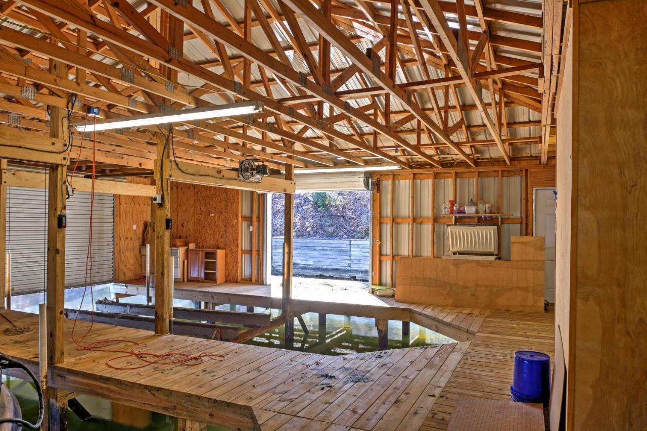 Paradise Cove Cabin With Boathouse And Dock Guntersville Exterior photo